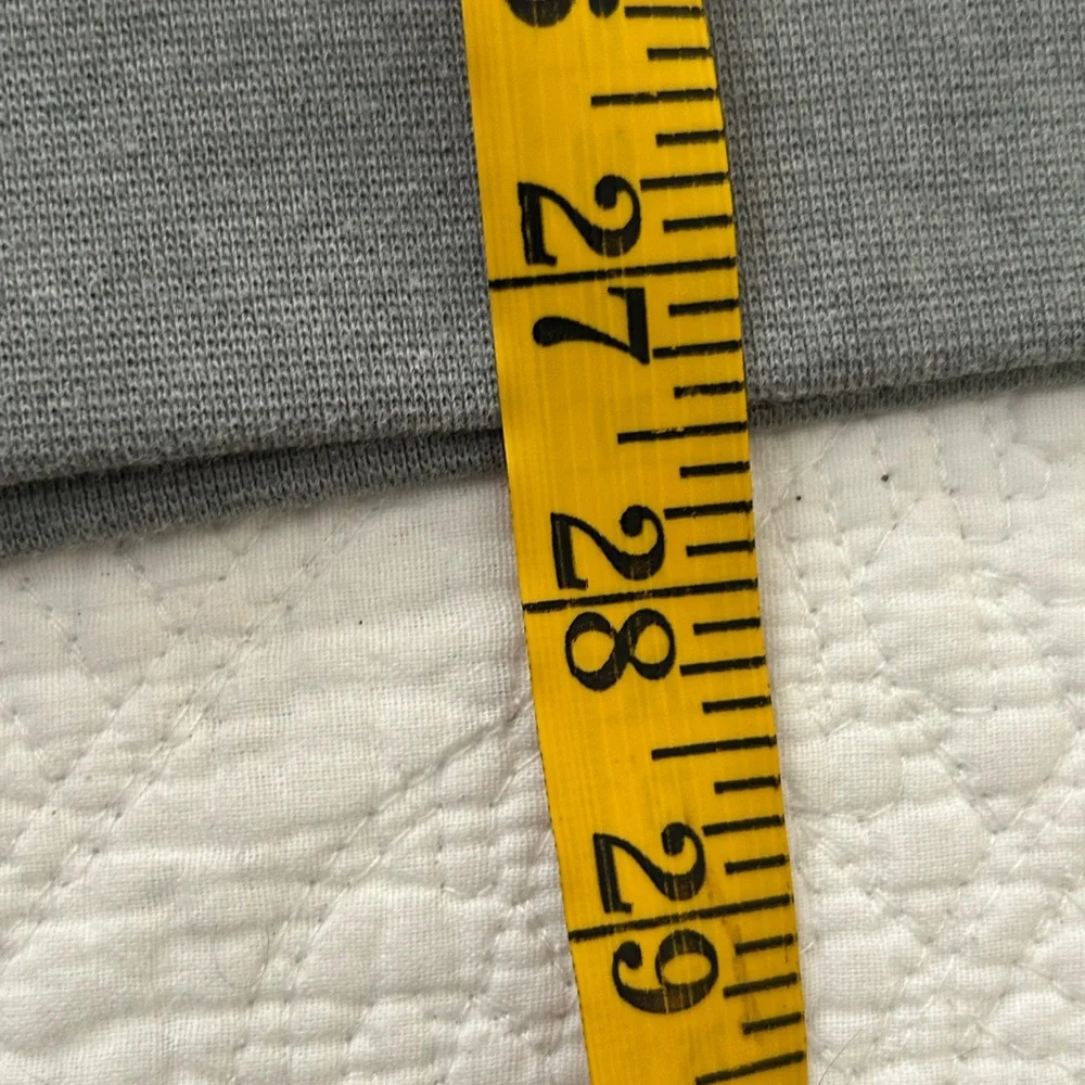 Men’s Burton DryRide sweater. Grey size L. Front zip pockets/ chest pocket. Nice
